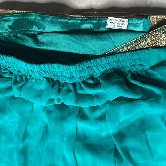 Elegant 2 Piece Sari & Accessories Outfit Turquoise Blue & Gold - Picture 16 of 17